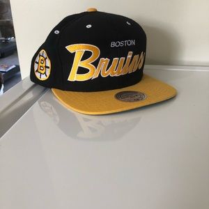 Vintage mitchell and ness Boston Bruins snapback
